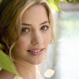 在私家花园里的阿根廷美女