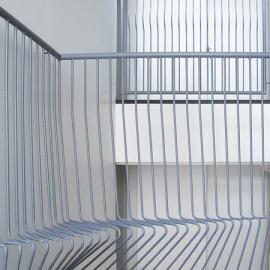 扭曲的楼梯栏杆