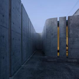 EASTERN Design Office： Slit House