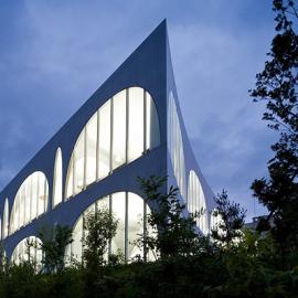 东京Tama 艺术大学图书馆