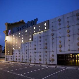 卢布尔雅那Dot Envelope超市设计