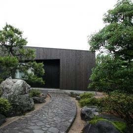 Takuya Hosokai和Hiromasa Mori 所设计的“Kuro”