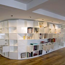 太空舱式的书架隔断
