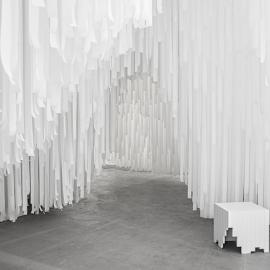 COS x snarkitecture白色织物装置设计