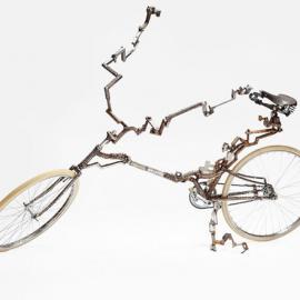 用老旧器械部件组装自行车