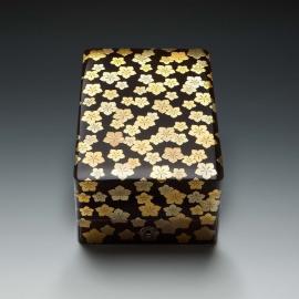 小椋范彦的割贝莳绘漆器