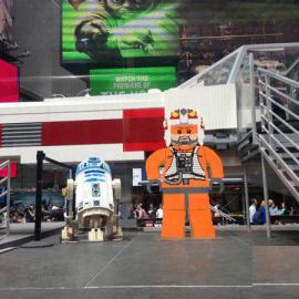 LEGO 1:1 Star Wars X 翼战斗机模型纽约展示