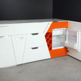 Rolands Landsbergs：“家具变形人”时代