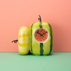 清水永和设计的水果时钟和灯具