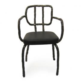 一组风格迥异的家具