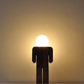 和谐友爱的创意小人台灯