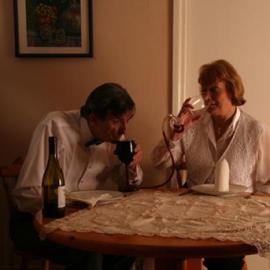 怪异的葡萄酒杯