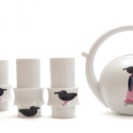 岳敏君携手石大宇设计壶杯