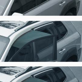 固定在车门上的雨伞