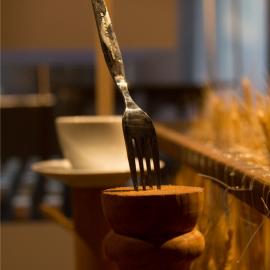 只有餐桌腿的餐桌――刘毅