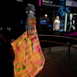 炫彩夜光晚礼服 派对女王风范