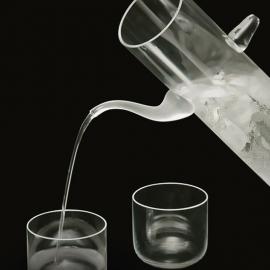 rostislav materka：玻璃冰瓶设计