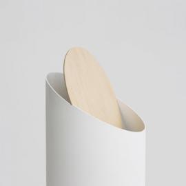 Shigeichiro Takeuchi：小型简洁垃圾桶