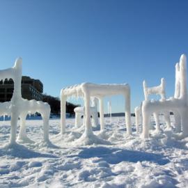 雪地上浪漫椅子：Wisconsin大学学生Hongtao Zhou作品