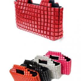 见过用393个回收键盘设计的拎包吗？