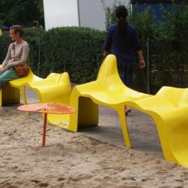 简约的曲线椅子设计