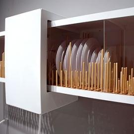 墙壁上的洗碗机