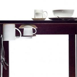 倒悬在桌子下的餐具