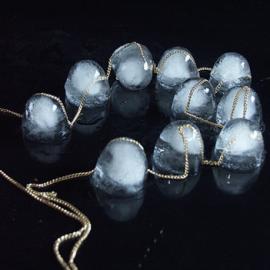 冰块首饰，融化抑或重生