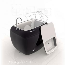 Coco Reynolds小巧的浴缸