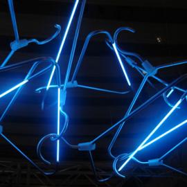 Cascading Hanger Light | 级联衣架灯