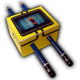 新颖:小纸盒设计成的放映机