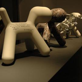 2006迈阿密艺术博览会---塑料小狗(四)