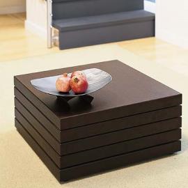 Luciano Bertoncini设计的变形茶几