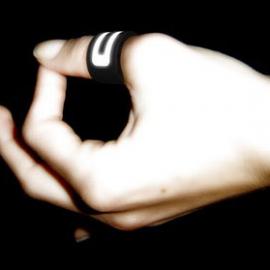 诺基亚形象标志设计：戒指和手腕