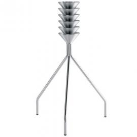 造型奇特的不锈钢书架