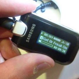 Samsung 推出概念设计项链播放器