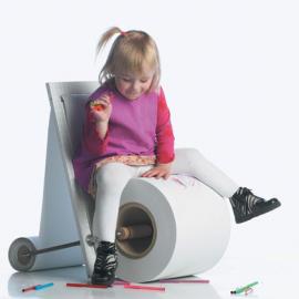 Charlotte Friis 设计的儿童学习纸椅