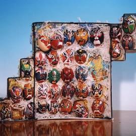 孩子利用垃圾创造的艺术品