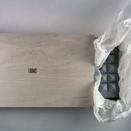 Forms 手包：犀利的建筑感设计