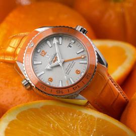 Omega欧米茄推出海马系列橙色陶瓷腕表