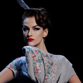 将一抹霓彩点上眉梢:Christian Dior2011春夏高级定制妆容