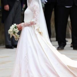 英博物馆展出过去200年婚纱 折射时代变迁