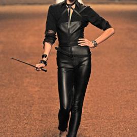 Hermès 严肃而性感的女训马师(一)