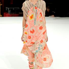 日本小雏菊提花外套在巴黎