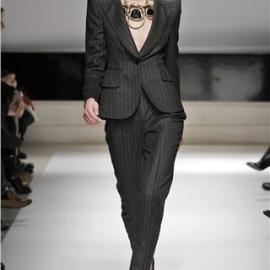 为力量而生，09 秋冬秀场权力套装精选