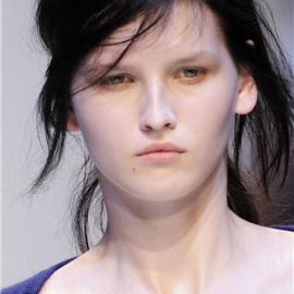 蓬头垢面？――2010春夏Christopher Kane秀场造型