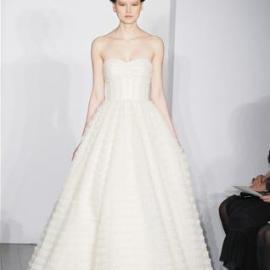 2010 婚纱时装发布：Christos