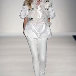 【Milan 米兰】2009 S/S RTW 春夏女装成衣 -- Derercuny