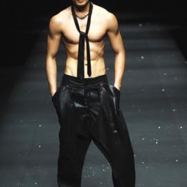 国际时装周：大宇时装发布会 打破运动与正装的界限