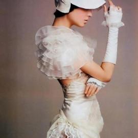 荷叶边打造性感新娘